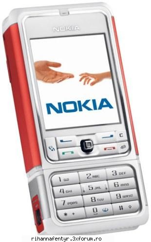 nokia 3250(cum are rihanna in sos, numai k pe alb k rosu :d)
e ft bun mobilu`, face poze super si